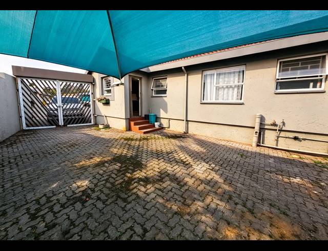 3 BEDROOM TOWNHOUSE FOR SALE IN VANDERBIJLPARK SE 3